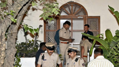 Photo of कर्नाटक के पूर्व डीजीपी की हत्या मामले में पत्नी और बेटी पर मामला दर्ज..