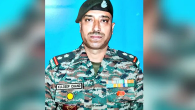 Photo of जम्मू-कश्मीर में पाकिस्तानी घुसपैठियों के साथ मुठभेड़ में घायल सैन्य अधिकारी की मौत
