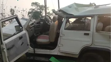 Photo of बाराबंकी में तेज रफ्तार डंपर ने बोलेरो को मारी टक्कर, दो की मौत, पांच घायल