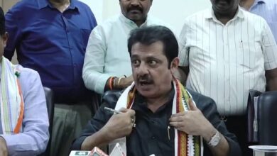 Photo of कर्नाटक मंत्री का विवादास्पद बयान: ‘मोदी, शाह मुझे फिदायीन बम दें, पाकिस्तान पर हमला करूंगा’