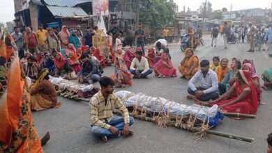 Photo of अमेठी में शादी में डीजे डांस पर बवाल: दो युवकों की पीट-पीटकर हत्या, शव रखकर ग्रामीणों ने जाम की सड़क