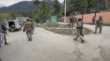 Photo of ऑपरेशन सिंदूर के बाद पाकिस्तान की बौखलाहट: जम्मू-कश्मीर में गोलाबारी से 7 नागरिकों की मौत, 38 घायल