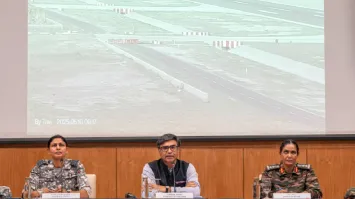 Photo of पाकिस्तान के झूठे दावों का पर्दाफाश: अदमपुर में S-400 और नगरोटा में ब्रह्मोस साइट सुरक्षित
