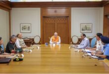 Photo of पाकिस्तान की कायराना हरकत पर पीएम मोदी का कड़ा रुख: “गोली का जवाब गोला, मध्यस्थता की जरूरत नहीं”