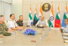Photo of राजनाथ सिंह ने की सुरक्षा समीक्षा बैठक: पाकिस्तान सीमा पर सतर्कता बढ़ाने के निर्देश, CDS और सेना प्रमुख मौजूद