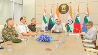 Photo of राजनाथ सिंह ने की सुरक्षा समीक्षा बैठक: पाकिस्तान सीमा पर सतर्कता बढ़ाने के निर्देश, CDS और सेना प्रमुख मौजूद