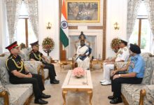 Photo of CDS और तीनों सेना प्रमुखों ने राष्ट्रपति मुर्मू से की मुलाकात, ऑपरेशन सिंदूर पर दी जानकारी