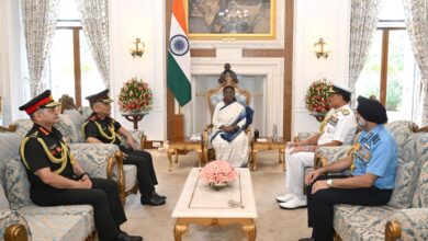 Photo of CDS और तीनों सेना प्रमुखों ने राष्ट्रपति मुर्मू से की मुलाकात, ऑपरेशन सिंदूर पर दी जानकारी