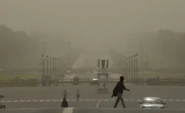 Photo of दिल्ली-NCR में अचानक मौसम बदलाव से आई धूल भरी आंधी, वायु गुणवत्ता ‘खराब’ श्रेणी में