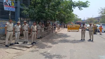 Photo of दिल्ली: छतरपुर मेट्रो स्टेशन के पास गोलीबारी, स्कॉर्पियो सवार व्यक्ति गंभीर रूप से घायल