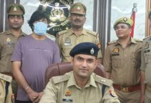 Photo of आगरा में हनी ट्रैप से ठगी करने वाला शातिर गिरफ्तार, लड़की की आवाज बनाकर लूटता था लाखों