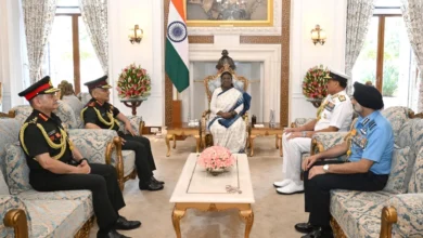Photo of सीडीएस, तीनों सेनाओं के प्रमुखों ने राष्ट्रपति मुर्मू से मुलाकात की, ऑपरेशन सिंदूर के बारे में जानकारी दी..