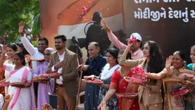 Photo of कर्नल सोफिया कुरैशी का परिवार वडोदरा में पीएम मोदी के रोड शो में शामिल हुआ..
