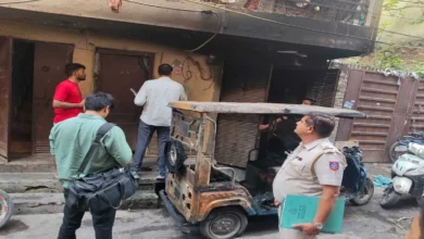 Photo of दिल्ली: शाहदरा के फर्श बाजार इलाके में ई-रिक्शा में आग लगने से छह लोग बुरी तरह घायल..