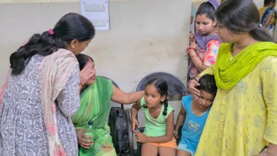 Photo of कन्नौज में शराबी पति की क्रूरता: पकौड़ी बना रही पत्नी का चाकू से गला रेता, पेट पर कई वार, आरोपी फरार