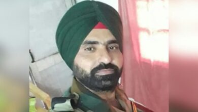 Photo of सिक्किम भूस्खलन में शहीद हवलदार लखविंदर सिंह को अंतिम विदाई, पत्नी ने तिरंगे को सीने से लगाकर दी श्रद्धांजलि