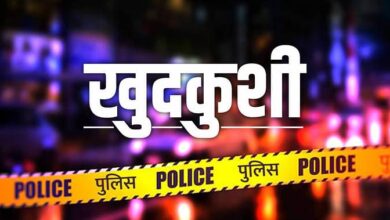 Photo of वाराणसी में कैंसर से पीड़ित रिटायर्ड पुलिस इंस्पेक्टर ने की आत्महत्या, लाइसेंसी राइफल से सिर में मारी गोली