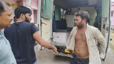 Photo of भदोही में हाईटेंशन तार टूटने से हादसा: ट्रांसफार्मर पर गिरा तार, गांव में दौड़ा करंट, इतने लोग झुलसे