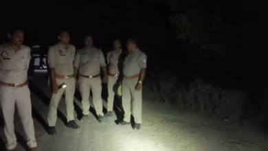 Photo of हमीरपुर में पुलिस मुठभेड़ में लूट का आरोपी राजेंद्र गिरफ्तार, दोनों पैरों में लगी गोली, ये सामान हुआ बरामद