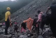 Photo of केदारनाथ यात्रा अस्थायी रूप से स्थगित: भूस्खलन के बाद इतने श्रद्धालुओं को SDRF ने सुरक्षित निकाला