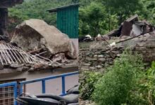 Photo of देवप्रयाग में भयावह भूस्खलन: नृसिंहगाचल पर्वत से गिरे भारी बोल्डर, मकान क्षतिग्रस्त, इतने घायल