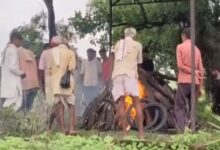 Photo of झालावाड़ स्कूल हादसा: सात मासूमों का अंतिम संस्कार, सगे भाई-बहन कान्हा और मीना की एक ही अर्थी पर विदाई