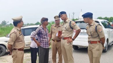 Photo of अलीगढ़ में भाजपा नेता की दिनदहाड़े हत्या: बाइक सवार हमलावरों ने कार में बैठकर मारी गोलियां, पुरानी रंजिश पर जांच