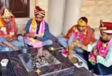 Photo of मुरादाबाद: धर्मांतरण विवाद के बीच दो मुस्लिम लड़कियों ने आर्य समाज मंदिर में अपने हिंदू प्रेमियों से शादी की