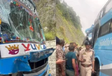 Photo of कुलगाम में अमरनाथ यात्रा काफिले की बस दुर्घटनाग्रस्त इतने तीर्थयात्री घायल