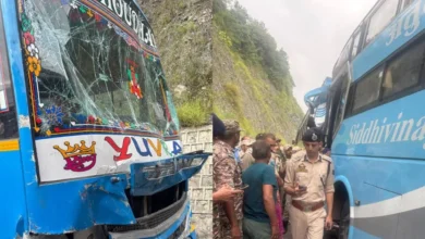 Photo of कुलगाम में अमरनाथ यात्रा काफिले की बस दुर्घटनाग्रस्त इतने तीर्थयात्री घायल