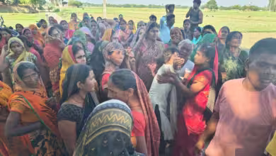 Photo of आजमगढ़ में तांत्रिक की झाड़फूंक ने ली महिला की जान, नाबदान का गंदा पानी पिलाने और पिटाई से मौत