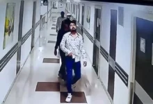 Photo of पटना के पारस अस्पताल में पैरोल पर आए अपराधी को पांच हथियारबंद हमलावरों ने आईसीयू में गोली मारी