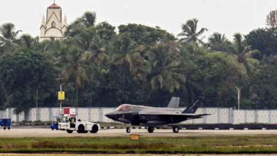 Photo of ब्रिटेन के F-35 जेट विमान ने एक महीने बाद आखिरकार केरल हवाई अड्डे से उड़ान भरी