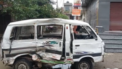 Photo of मेरठ में दर्दनाक हादसा: स्कूल वैन को कैंटर ने मारी टक्कर, एक छात्रा की मौत, पांच घायल