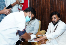 Photo of छत्तीसगढ़: बेमेतरा में BJP विधायक और सतनामी समाज के गुरु खुशवंत साहेब के काफिले पर पथराव, कार के शीशे टूटे