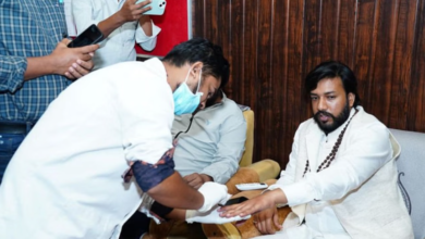Photo of छत्तीसगढ़: बेमेतरा में BJP विधायक और सतनामी समाज के गुरु खुशवंत साहेब के काफिले पर पथराव, कार के शीशे टूटे