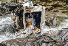 Photo of पिथौरागढ़ में खूनी खाई: ओवरलोडिंग और स्टेयरिंग फेल होने से मैक्स 150 मीटर नीचे गिरी, इतनो ने गवाई जान