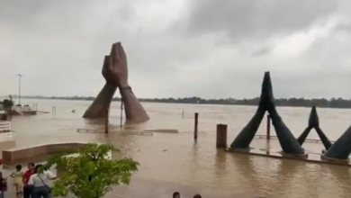 Photo of वाराणसी में गंगा का प्रकोप: सभी प्रमुख घाट डूबे, खतरे के निशान के करीब नदी; अगले इतने दिन फिर बारिश की संभावना