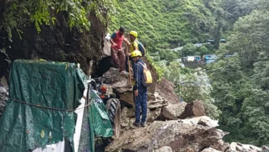 Photo of भूस्खलन के बाद केदारनाथ यात्रा बाधित; एसडीआरएफ ने इतने तीर्थयात्रियों को बचाया