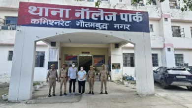 Photo of शारदा यूनिवर्सिटी की छात्रा ने हॉस्टल में आत्महत्या की, प्रोफेसरों पर उत्पीड़न का आरोप