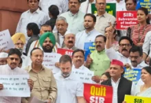 Photo of राहुल गांधी और अखिलेश यादव समेत विपक्षी सांसदों ने संसद के बाहर विरोध प्रदर्शन किया