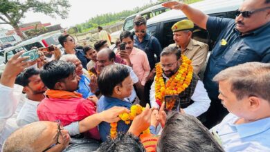 Photo of उत्तर प्रदेश के पूर्व मंत्री स्वामी प्रसाद मौर्य को रायबरेली में एक युवक ने पीछे से मारा थप्पड़