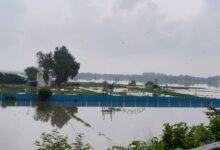 Photo of इटौंजा में गोमती नदी का प्रकोप: गांव जलमग्न, फसलें बर्बाद, सड़कों पर जलभराव; डीएम ने लिया जायजा