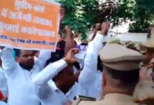 Photo of 69 हजार शिक्षक भर्ती: ‘केशव चाचा न्याय करो’ के नारों के साथ अभ्यर्थियों ने डिप्टी सीएम केशव प्रसाद मौर्य का आवास घेरा