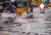 Photo of चेन्नई में भारी बारिश, बादल फटने के बाद शहर के मनाली इलाके में रेड अलर्ट