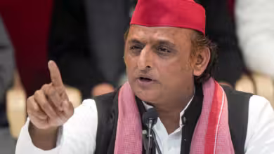 Photo of अखिलेश यादव ने चुनाव आयोग तक इंडिया ब्लॉक के विरोध मार्च में बैरिकेड फांदा