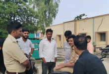 Photo of अमेठी में पत्नी की क्रूरता, सो रहे पति की आंखों में मिर्च डालकर चाकू से गोदा, काटा प्राइवेट पार्ट; हालत गंभीर