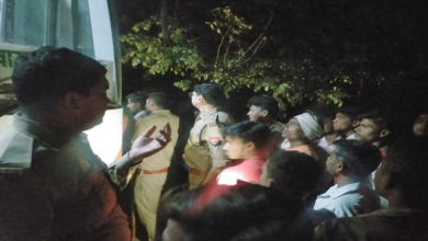Photo of मैनपुरी में सड़क हादसा: लखनऊ-जयपुर रोडवेज बस अनियंत्रित होकर पलटी, 30 यात्री घायल, एक महिला की हालत नाजुक