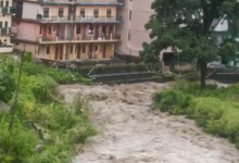 Photo of उत्तराखंड में बादल फटने से तबाही: चमोली और रुद्रप्रयाग में फ्लैश फ्लड, इतने लापता, घर-पुल ढहे