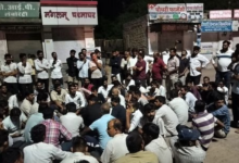 Photo of जैसलमेर: टैंकर की टक्कर से मजदूर की मौत, अस्पताल की लापरवाही पर भड़का राजपुरोहित समाज, देर रात हंगामा